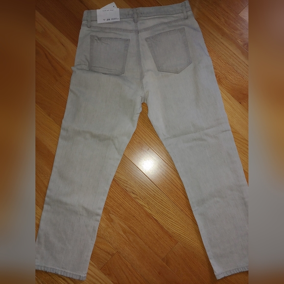 NWT LOFT High Rise Straight Crop Jeans in Light Grey Wash – Size 29 / 8 - Picture 7 of 10